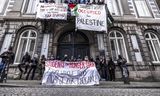 Een van de universiteitsgebouwen in Maastricht is bezet door demonstranten.