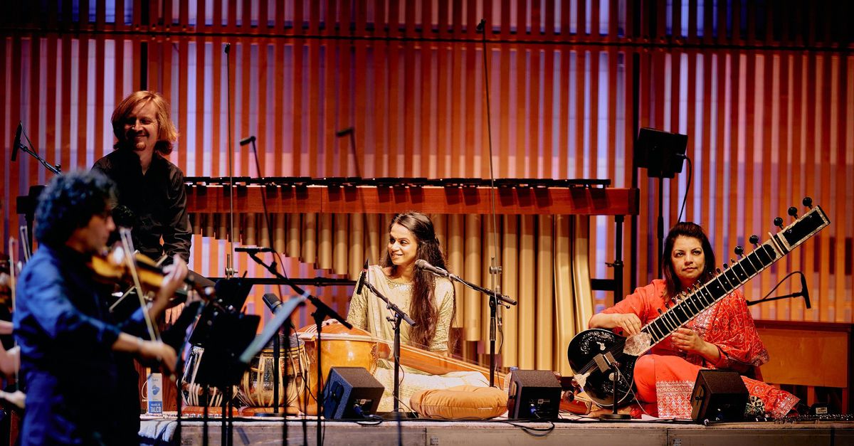 Sitar, viool en Radiohead-gitarist: het Amsterdam Sinfonietta wil de Indiase invloed op Philip Glass laten horen