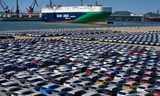 Chinese auto’s die wachten op export in de haven van Yantai, in het oosten van China. 