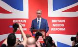 Nigel Farage kondigde maandagmiddag in Londen aan dat hij zich toch kandidaat stelt voor zijn partij Reform.