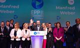 Manfred Weber tijdens het congres van de Europese Volkspartij in 2022. Links van hem partijgenoot en Commissievoorzitter Ursula von der Leyen. 