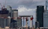 Het zakendistrict La Défense in het westen van Parijs, eind maart. De Franse zakenwereld vreest het effect van de verkiezingen van zondag op de financiële markten. 