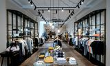 Scotch &amp; Soda-kledingwinkel in Den Bosch. Het in 1985 opgerichte Scotch &amp; Soda heeft 92 winkels, waarvan 28 in Nederland. 