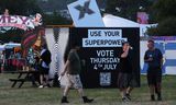 Een oproep om te gaan stemmen, op het Britse Glastonbury-festival. Foto Andy Rain/EPA  