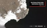 Uit satellietbeelden verspreid door het Center for Strategic and International Studies blijkt dat China een nieuw onderzoekscentrum bouwt op Antarctica. 