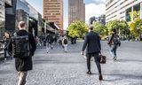 Mannen werken vaker in sectoren zonder cao’s. Waar salarissen niet vastliggen, is ruimte voor onderhandeling.