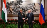 De Hongaarse premier Viktor Orbán en de Russische president Vladimir Poetin  tijdens een top in oktober 2023 in de Chinese hoofdstad Beijing.