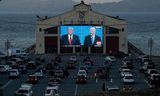 Vier jaar geleden keken mensen in San Francisco vanuit hun auto naar een debat tussen Trump en Biden. Nu staan zij weer tegenover elkaar in de verkiezingscampagne.  