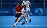 Floris Middendorp aan de bal in de groepswedstrijd tegen Spanje op de Olympische Spelen.