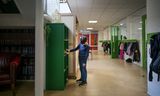 Ook leraren die al wat langer in het onderwijs werken, laten zich over de streep trekken om voor commerciële bureaus te gaan werken.