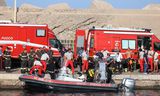 Italiaanse reddingswerkers en duikers bij de operatie om de opvarenden van de Bayesian te bergen, in Porticello op Sicilië.   