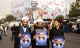 Iraniërs houden een portret van Hamas-leider Ismail Haniyeh omhoog tijdens een uitvaartceremonie in Teheran op donderdag.    