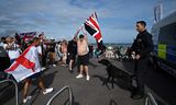 Britse nationalisten bij een door radicaal-rechts uitgeroepen ‘genoeg is genoeg’-demonstratie in Weymouth, in zuidwest-Engeland.