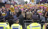 Tegendemonstranten in de Londense wijk Walthamstow. 