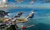 Sint Maarten is ook een populaire bestemming voor cruiseschepen, die aan de zuidkant van het eiland aanmeren.