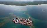 Luchtfoto van Gardi Sugdub, het eiland waar eerder dit jaar honderden inwoners vertrokken om op het vasteland te gaan wonen. 