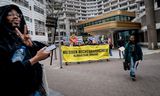 Een demonstratie voor klimaatrechtvaardigheid voor Bonaire, georganiseerd door Greenpeace, voor het gebouw van de Tweede Kamer in Den Haag. 