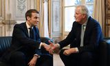 De Franse president Emmanuel Macron eind 2020 met Michel Barnier, toen nog de EU-onderhandelaar voor de Brexit. Macron heeft Barnier donderdag benoemd als premier. Foto Ludovic Marin / AFP 