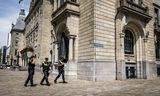 Agenten voor het stadhuis in Rotterdam.