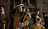 Koning Henry VIII (Jude Law) en zijn jonge koningin Katherine Parr (Alicia Vikander) in ‘Firebrand’.