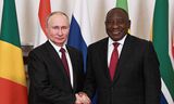 De Russische president Vladimir Poetin en zijn Zuid-Afrikaanse ambtgenoot Cyril Ramaphosa in juni in Sint-Petersburg.