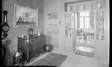 Een interieur van een voornaam Nederlands huis, anno 1930-1950.