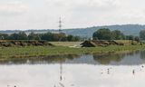 Dambreuk bij de rivier Perschling, ten westen van Wenen.   