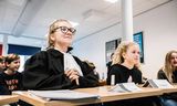 Burgerschapsles op middelbare school De Nassau in Breda. Zowel onder ouderen als jongeren is het vertrouwen in de politiek de laatste jaren gedaald.