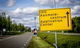 Asielzoekers in Nederland gaan meestal eerst naar het aanmeldcentrum in Ter Apel. Ze melden zich daar bij de Immigratie- en Naturalisatiedienst (IND). 