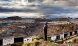 Cerro de Pasco, in Peru, waar zware metalen door een mijn van Glencore in het drinkwater terechtkwamen, waardoor kinderen gehandicapt raakten.