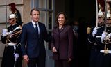 De Franse president Macron verwelkomt vicepresident Harris in Parijs, november 2021.