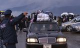 Vluchtende Armeniërs stonden dertig uur vast in de file op de smalle bergweg van de enclave naar Armenië.