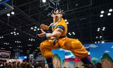 Een reusachtige Goku uit Dragon Ball Z op de Comic Con in New York in 2023.