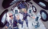 Richard Branson en crew aan boord van SpaceShipTwo Unity 22 tijdens de ruimtetocht op 11 juli 2021. 