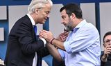 PVV-leider Geert Wilders met Lega-leider Matteo Salvini, zondagmiddag op een partijbijeenkomst van Lega.