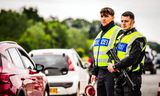 Grenscontrole bij Babberich tijdens het EK voetbal deze zomer. Landen in het Schengengebied, waar in principe geen grenscontroles zijn, mogen wel tijdelijke controles houden. Bijvoorbeeld bij grote sportevenementen of politieke demonstraties. 