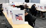 ‘Early voting’ op zondag in een stembureau in Howell, Michigan, een van de zeven swing states waar niet op voorhand vaststaat of Donald Trump of Kamala Harris er als winnaar uit de bus zal komen.  