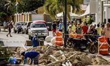 Wegwerkzaamheden op Bonaire. Het wegennet is berekend op de bevolkingsomvang van 2006, toen voor het laatst grote investeringen werden gedaan.