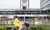 Boven: De Erasmus Universiteit in Rotterdam. Links: Introductiedagen in Nijmegen.