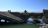  Een door Israël verwoeste brug bij Al-Qusayr in Syrië, niet ver van de Libanese grens.