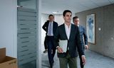 Joost Eerdmans (JA21), Rob Jetten (D66) en Chris Stoffer (SGP) arriveren bij de PVV-fractiekamer voor een overleg.