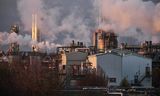 De zestig fabrieken op het Limburgse bedrijventerrein Chemelot behoren  tot de grootste CO2-uitstoters in Nederland. 