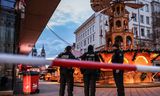 Duitse agenten op patrouille na de aanslag op de kerstmarkt in Maagdenburg. 