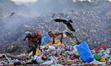 Arme mensen in het Indiase Jammu zoeken naar recyclebaar materiaal op vuilnishopen.Channi Anand/AP Photo/