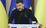 De Oekraïense president Volodymyr Zelensky zondag tijdens een persconferentie in Kyiv. Foto Sergey Dolzhenko/EPA 