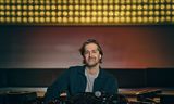 Comedian Alex Ploeg: „Nee, de wereld zit niet op je te wachten. Je moet vechten voor je plek.” 