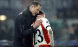 Feyenoord-coach Brian Priske met aanvaller Anis Hadj Moussa tijdens het Champions League-duel tussen Feyenoord en Bayern München.