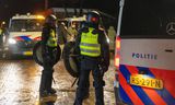 Hulpdiensten in het Friese drop Marrum. Tijdens nieuwjaarsnacht zijn agenten in Sint Annaparochie en Marrum bekogeld met stenen. Foto Jaring Rispens/ANP/CAMJO MEDIA