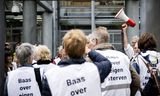 Betogers lopen richting de rechtbank van Den Bosch in een ‘Mars voor zelfbeschikking’ om onder meer aandacht te vragen voor zelfbeslissing van een levenseinde.