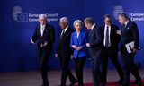 Voormalig voorzitter van de Europese Raad, Herman Van Rompuy, de huidige voorzitter van de Europese Raad, Antonio Costa, voorzitter van de Europese Commissie, Ursula von der Leyen en de Poolse premier en oud-voorzitter van de Europese Raad, Donald Tusk (van links naar rechts) maken hun opwachting voor een overleg in Brussel medio december. 